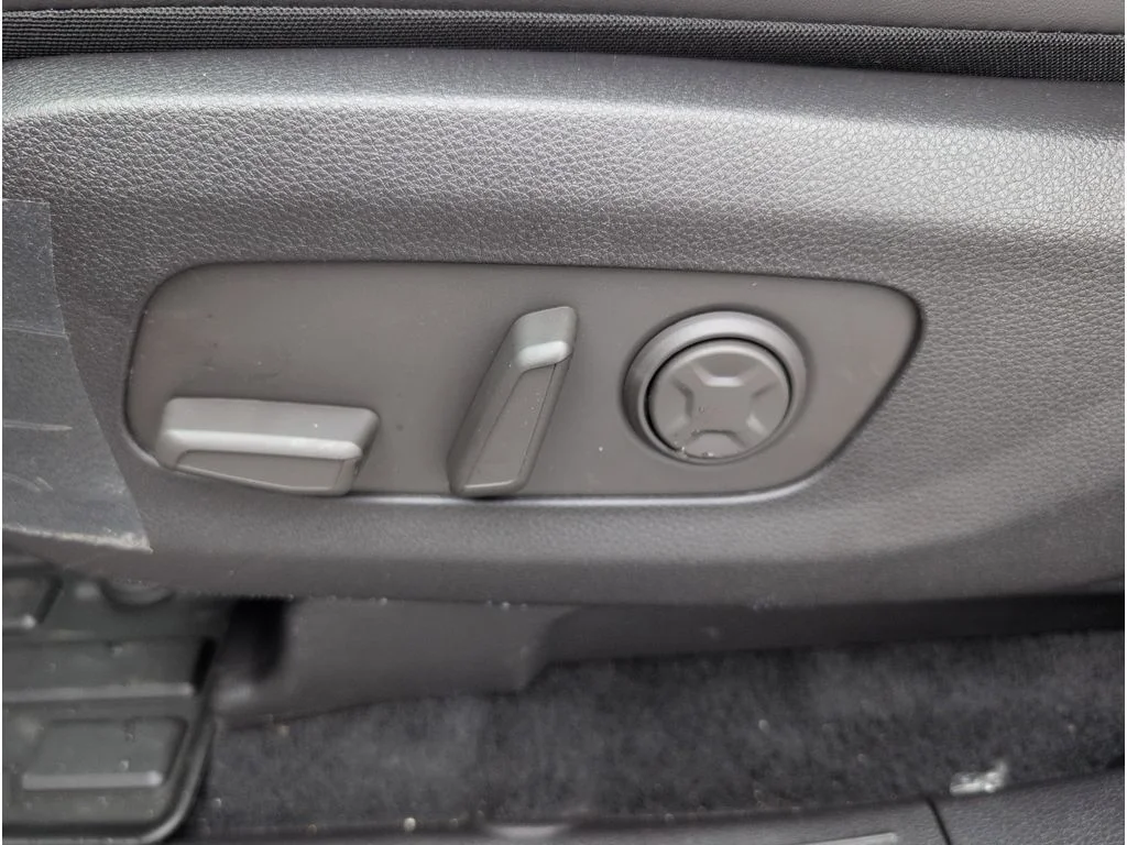 New 2026 Ceramic Silver Kia EX image 11