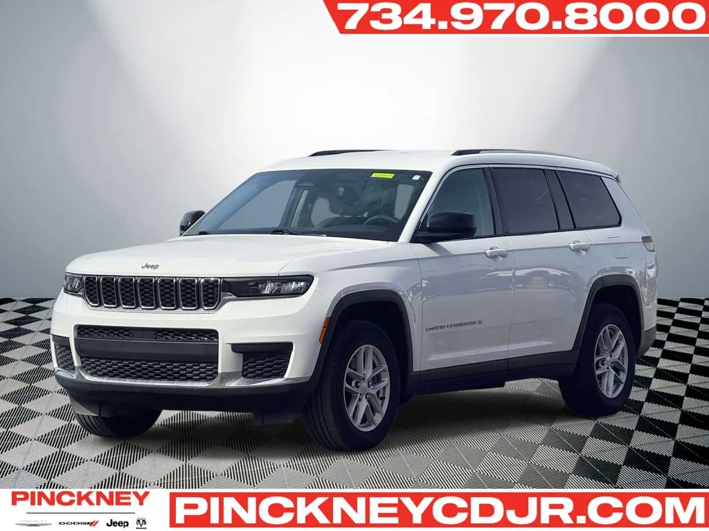 Used 2023 White/off-white Jeep Laredo image 1