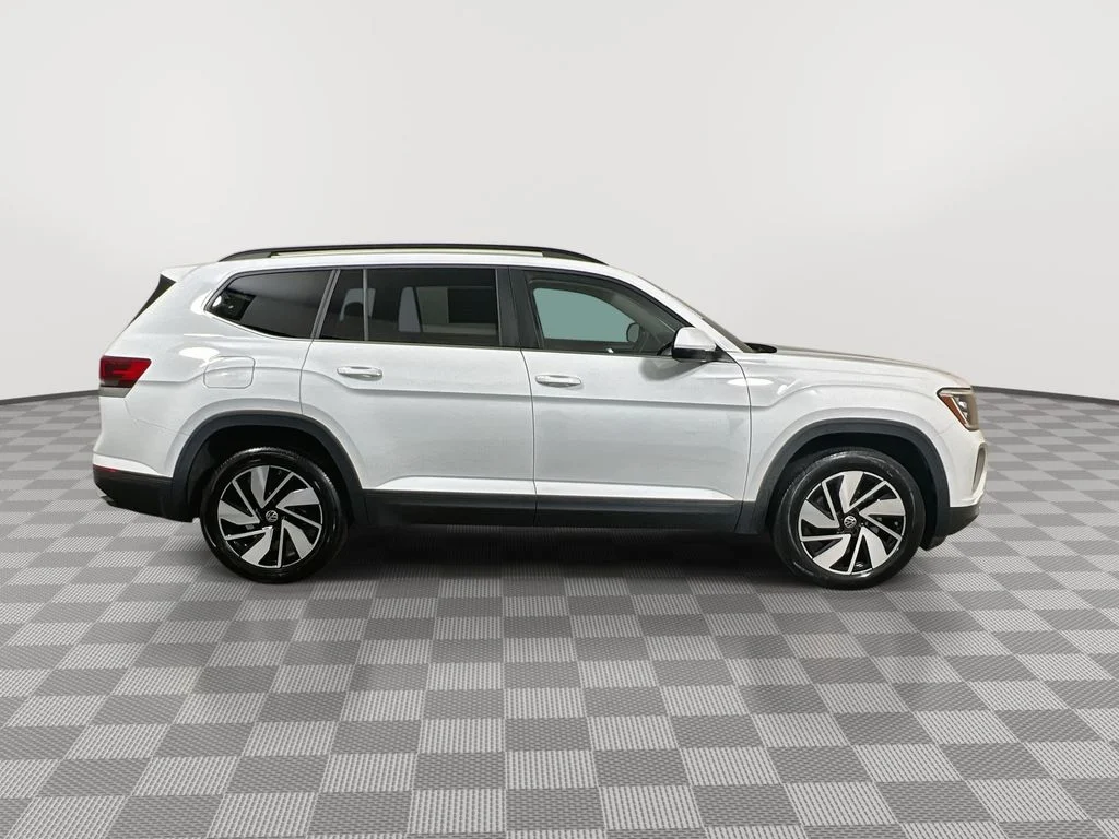 Used 2025 Gray Volkswagen 2.0T SE w/Technology image 9