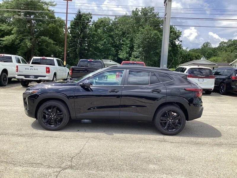 New 2026 Mosaic Black Metallic Chevrolet ACTIV image 4