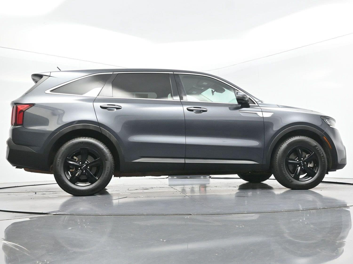 Used 2022 Gravity Gray Kia LX image 46