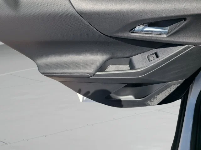 New 2027 Summit White Chevrolet LT image 17