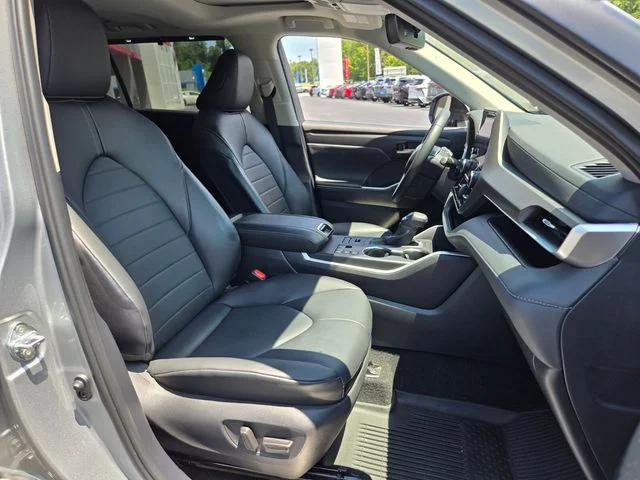 Used 2024 Silver Toyota XLE image 22