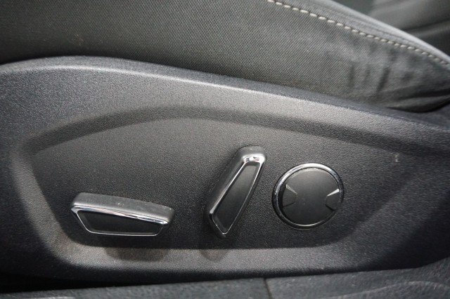 Used 2020 GREY Ford SE image 17