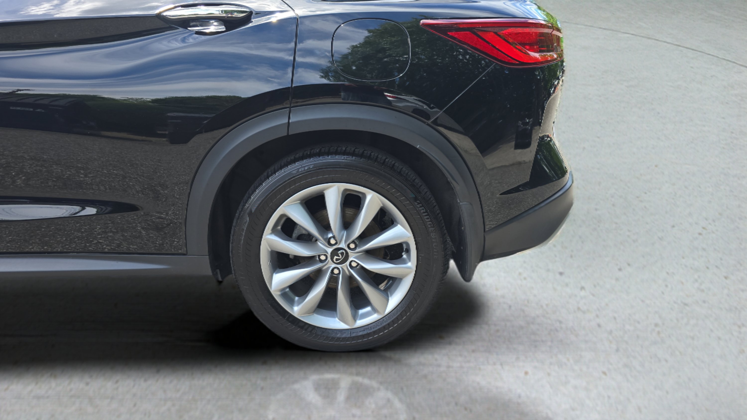 Used 2022 Black INFINITI ESSENTIAL AWD image 10