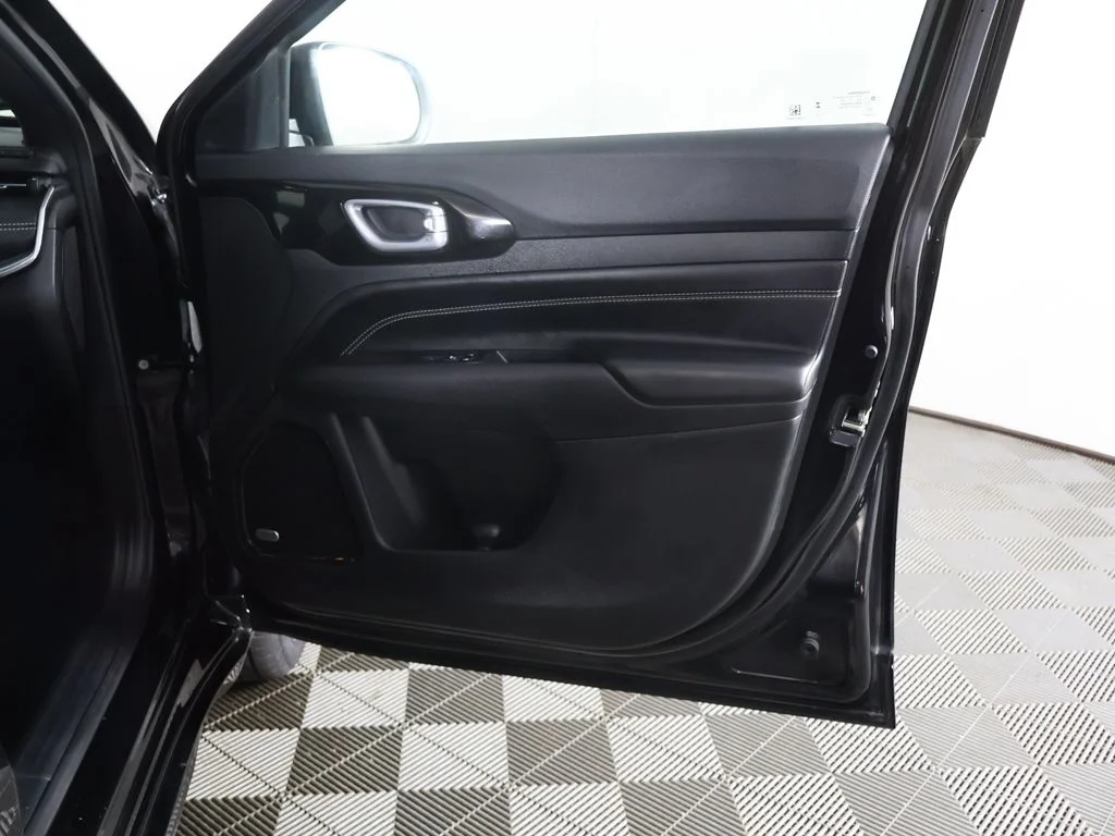 Used 2023 Black Jeep High Altitude image 25