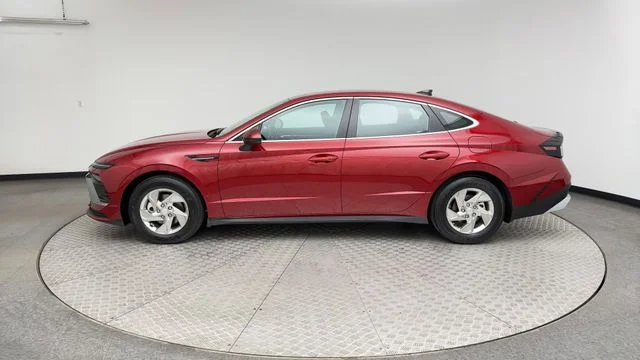 Used 2025 Red Hyundai SE image 5