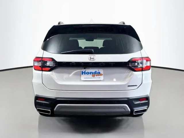 Certified Used 2025 Platinum White Pearl Honda 2WD Touring image 21