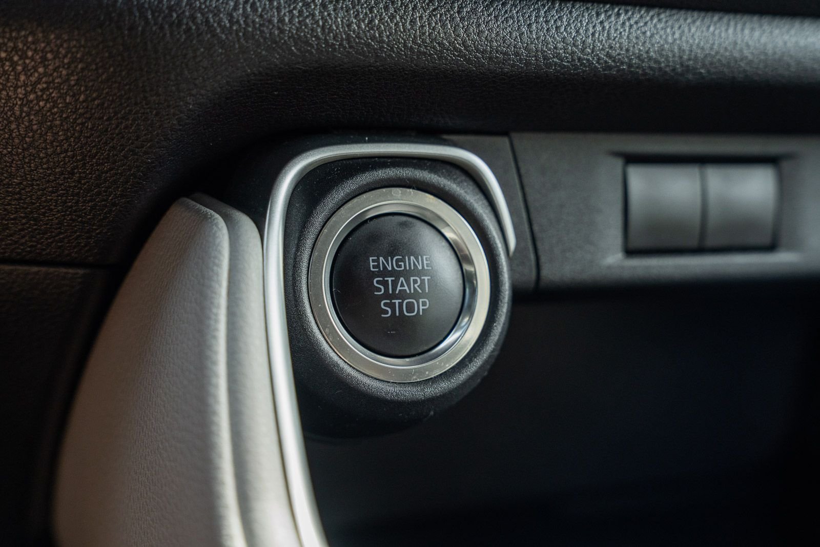 Certified Used 2025 Beige Toyota XLE image 33