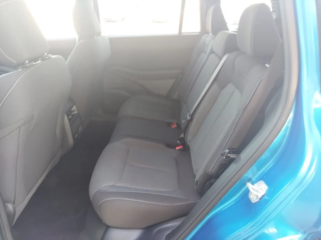 New 2026 Hydro Blue Pearl-Coat Exterior Paint Jeep Laredo image 38