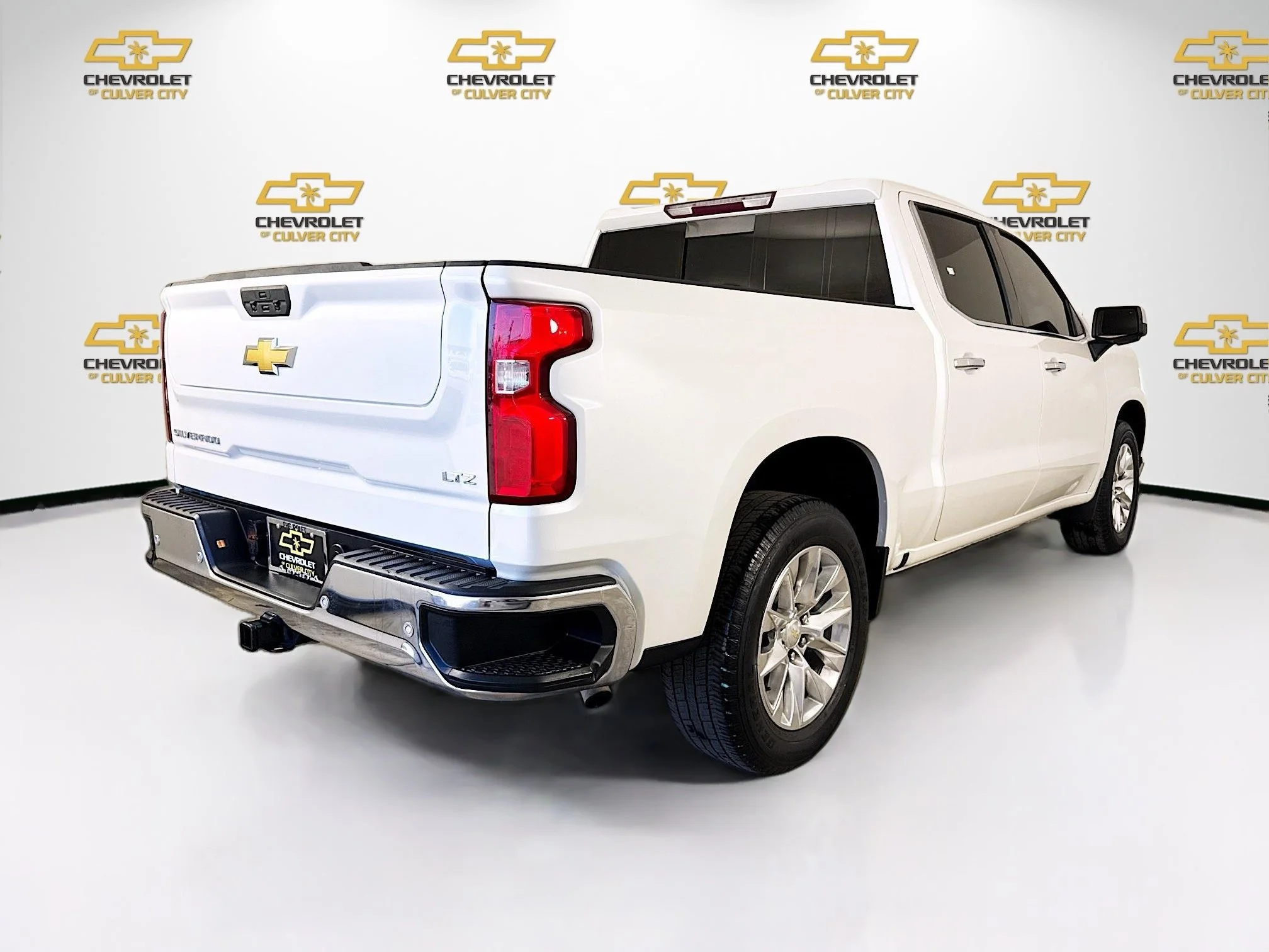 Used 2021 IRIDESCENT PEARL TRICOAT Chevrolet LTZ image 8