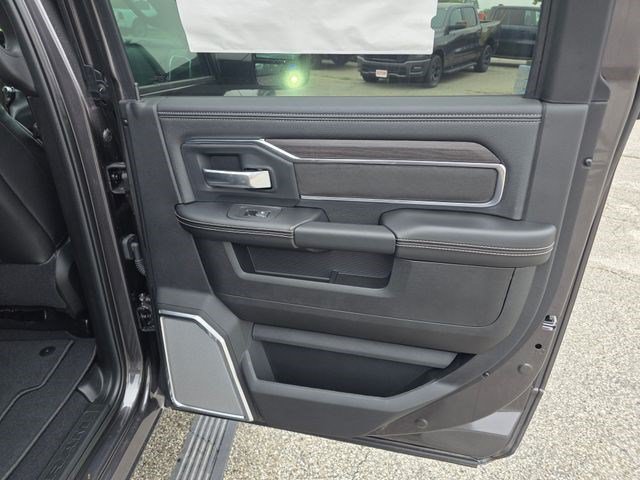 New 2026 Granite Crystal Metallic Clear-Coat Exterior Paint RAM Laramie image 11