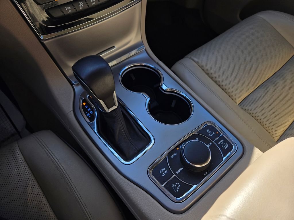 Used 2019 Red Jeep Overland image 27