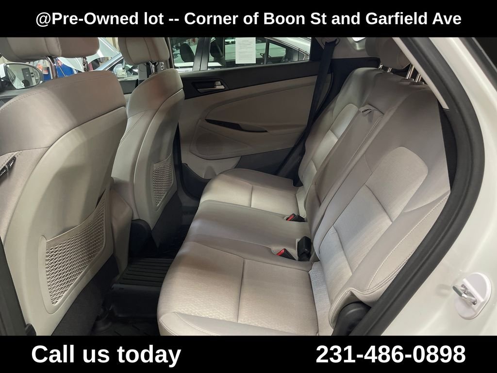 Used 2018 White Hyundai SE image 26