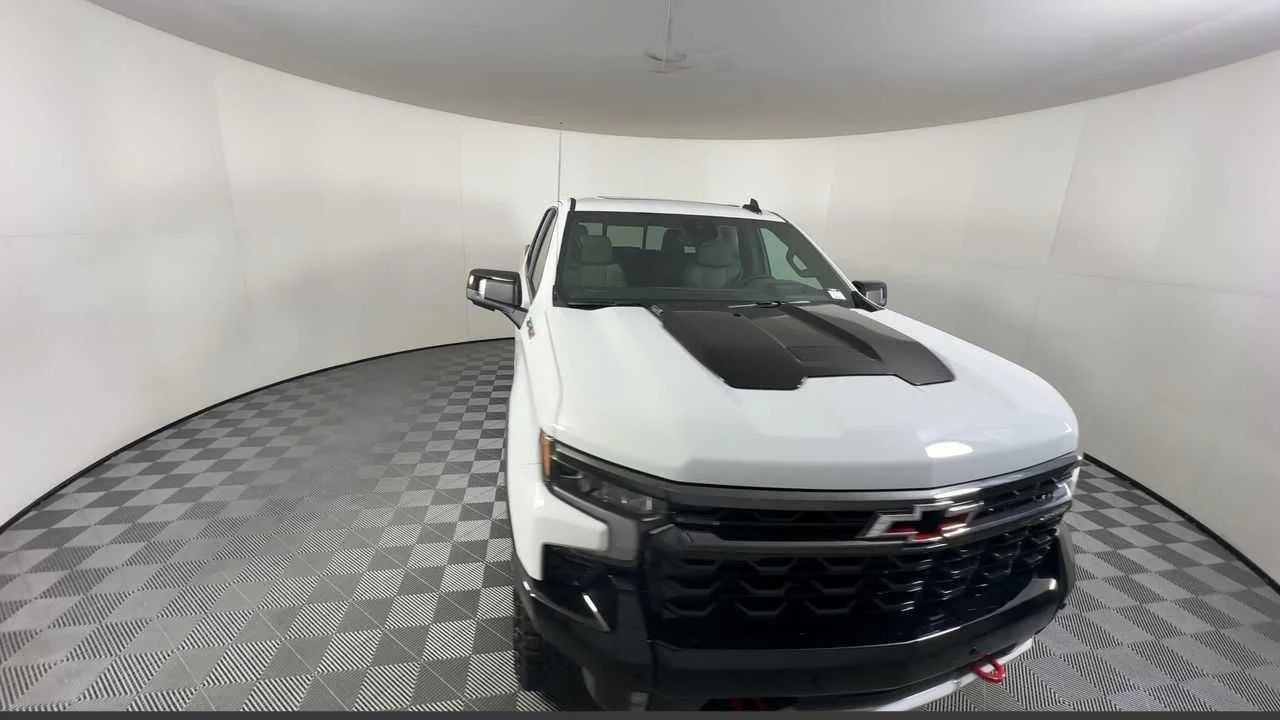 New 2026 Summit White Chevrolet ZR2 image 4