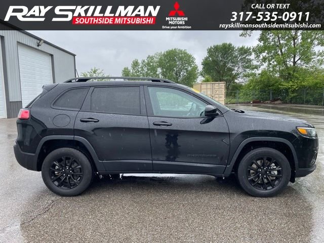 Used 2023 Black Jeep Altitude image 4