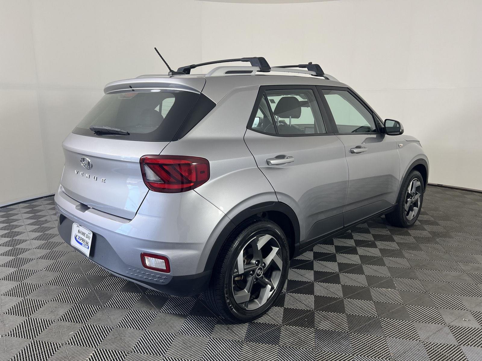 Used 2023 Shimmering Silver Hyundai SEL image 22