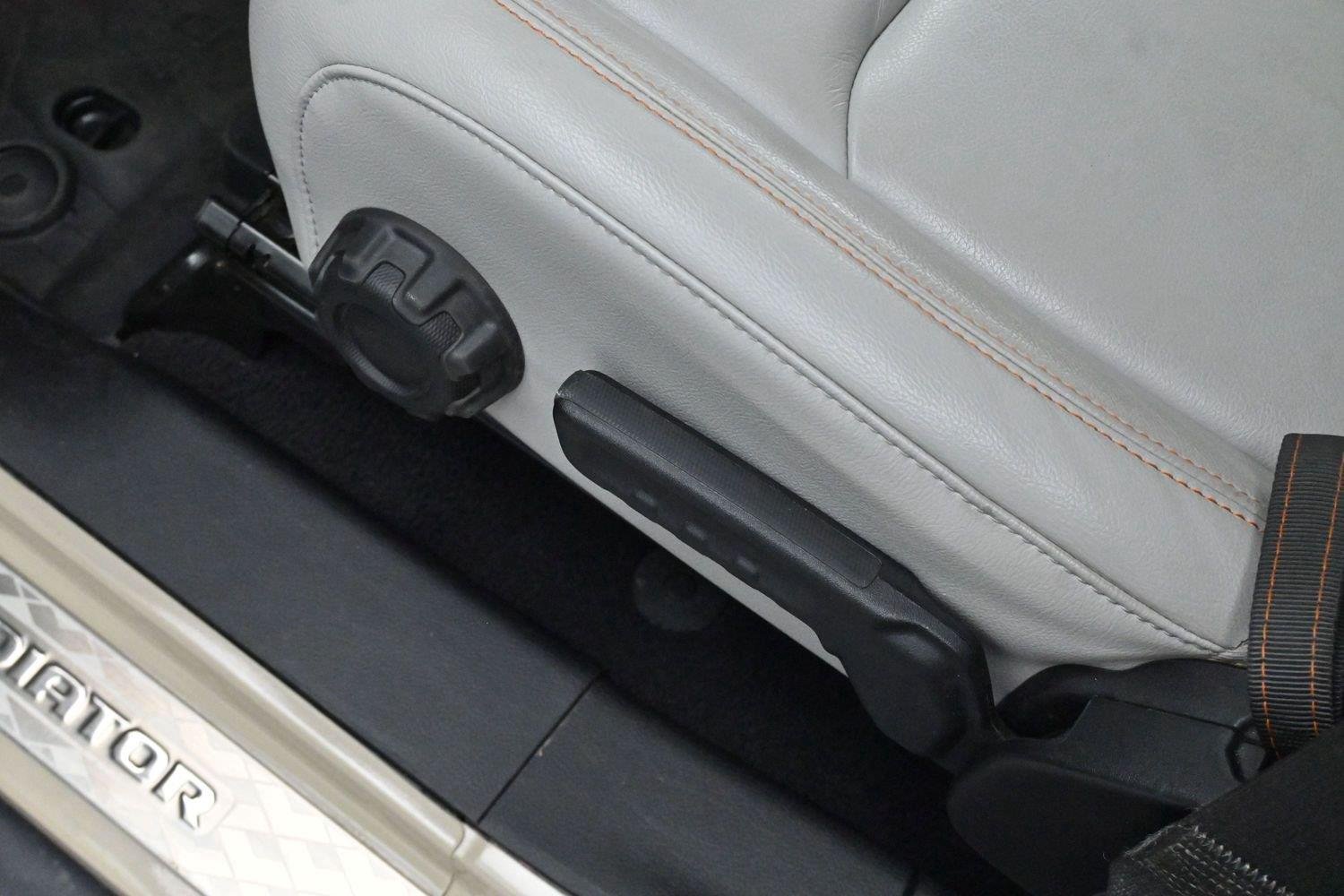 Used 2022 Limited Edition Gobi Clearcoat Jeep Mojave image 14