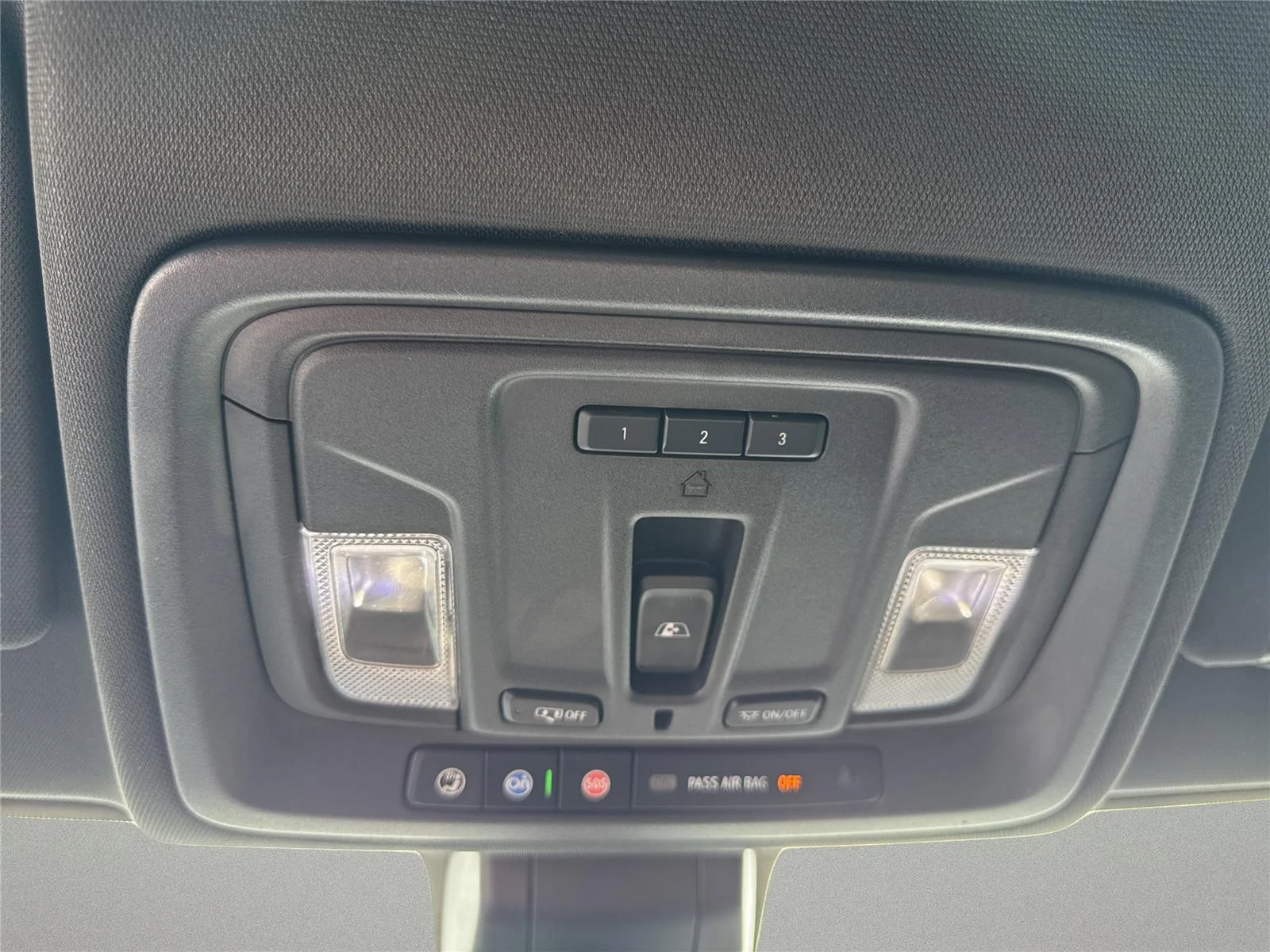 Used 2020 IRIDESCENT PEARL TRICOAT Chevrolet High Country image 30