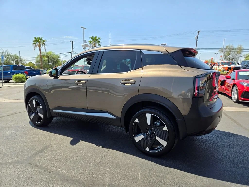 Used 2025 Canyon Bronze Met Nissan SR image 4