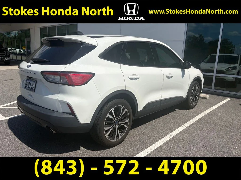 Used 2022 White Ford SE image 4