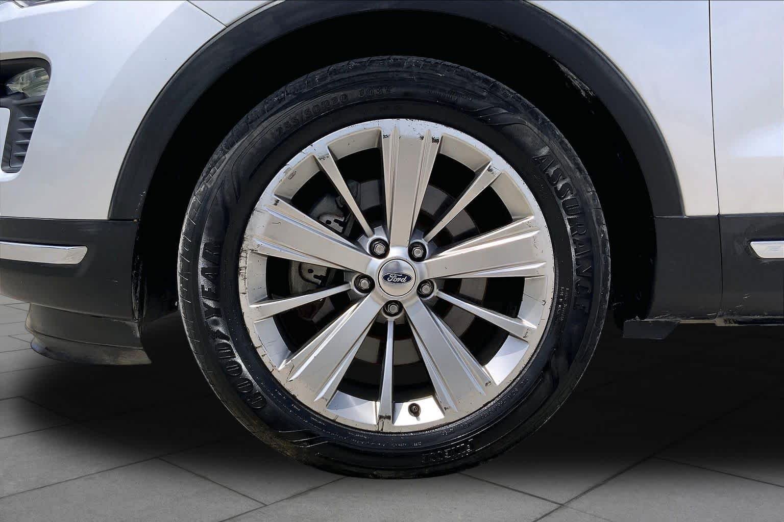 Used 2019 Ingot Silver Ford Limited image 11
