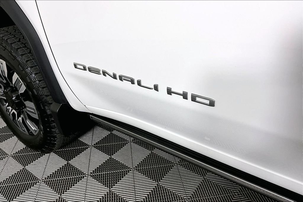 Used 2025 White GMC Denali image 24