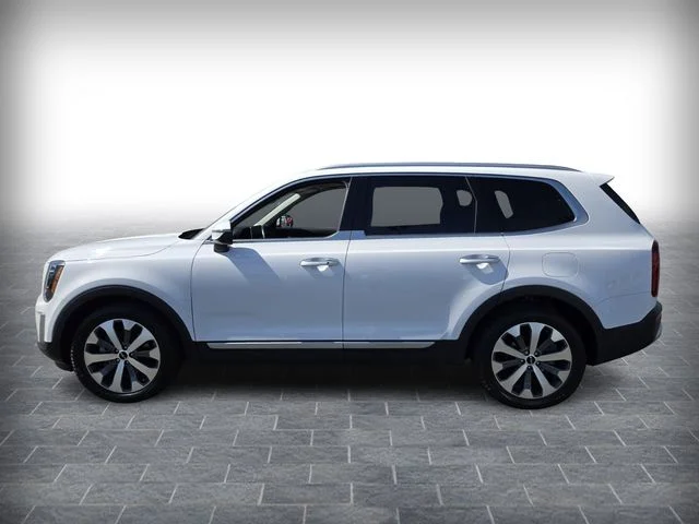 Used 2022 White Kia S image 6