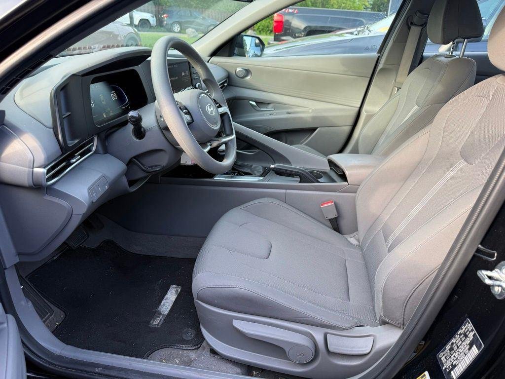 Used 2024 Abyss Black Hyundai SE image 9