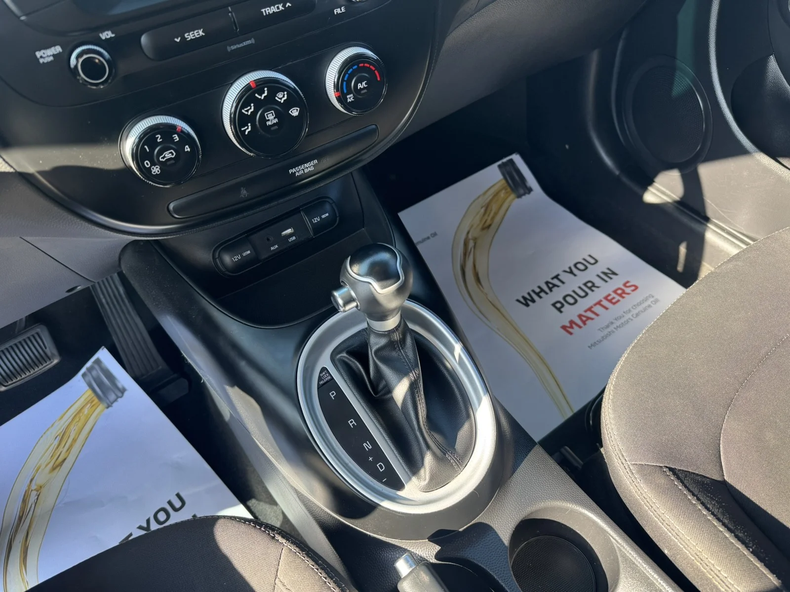 Used 2019 grey Kia Base image 16