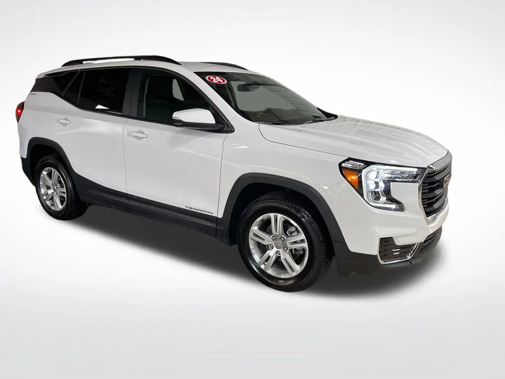 Used 2024 White GMC SLE image 8