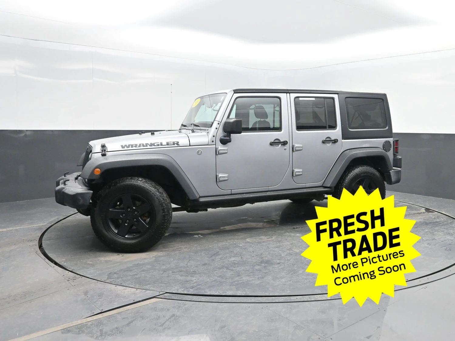 Used 2016 Billet Silver Metallic Clearcoat Jeep Black Bear image 35