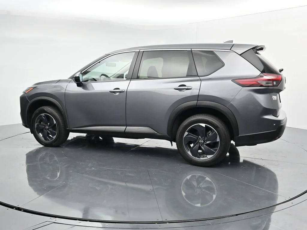 Used 2024 Gray Nissan SV image 5