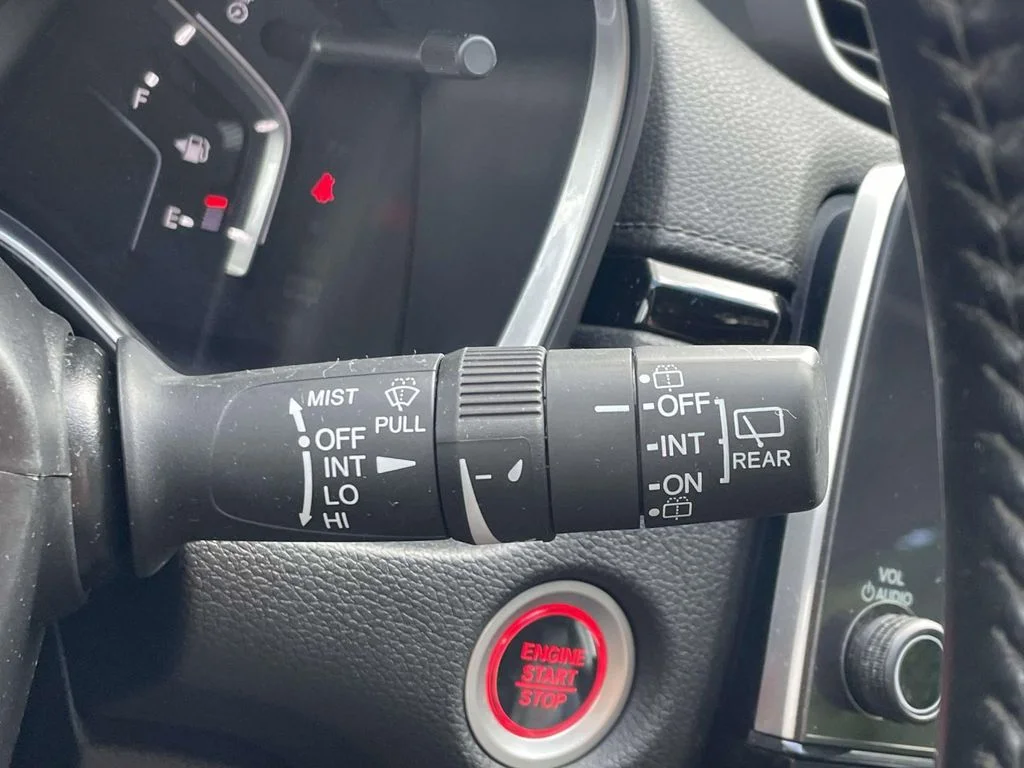 Used 2018 Silver Honda EX-L image 24