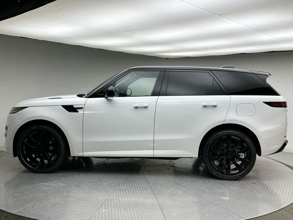 New 2026 Fuji White Land Rover Dynamic SE image 2