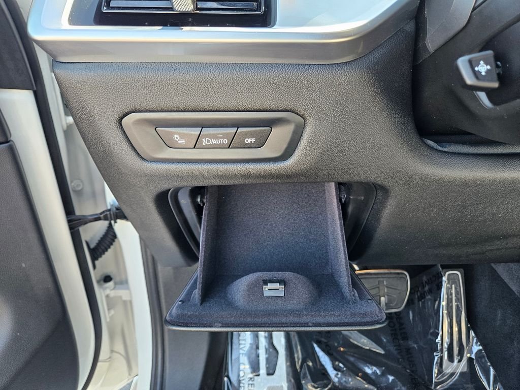 Certified Used 2025 Alpine White BMW M60i image 32