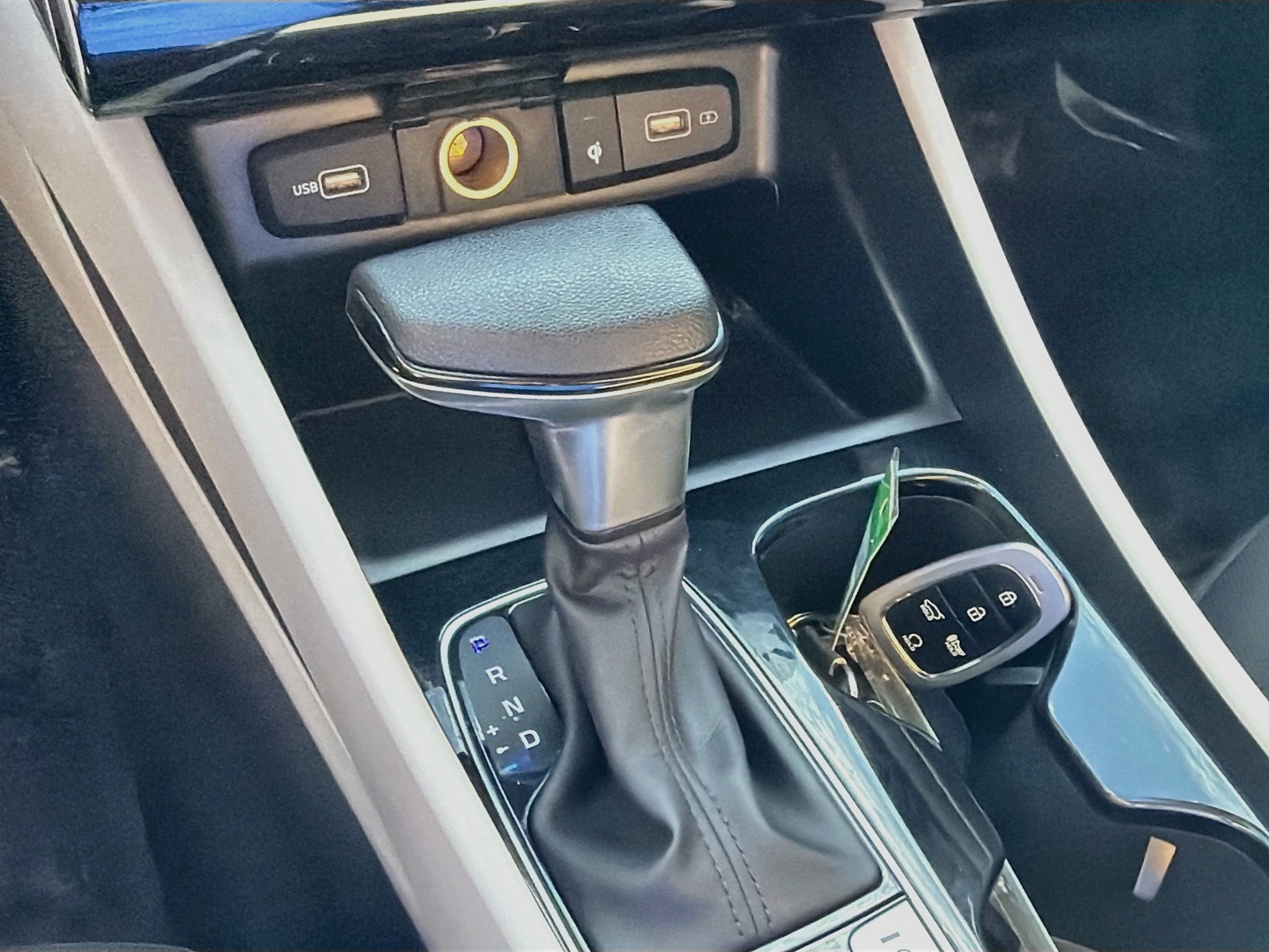 Used 2024 Hampton Gray Hyundai SEL image 14