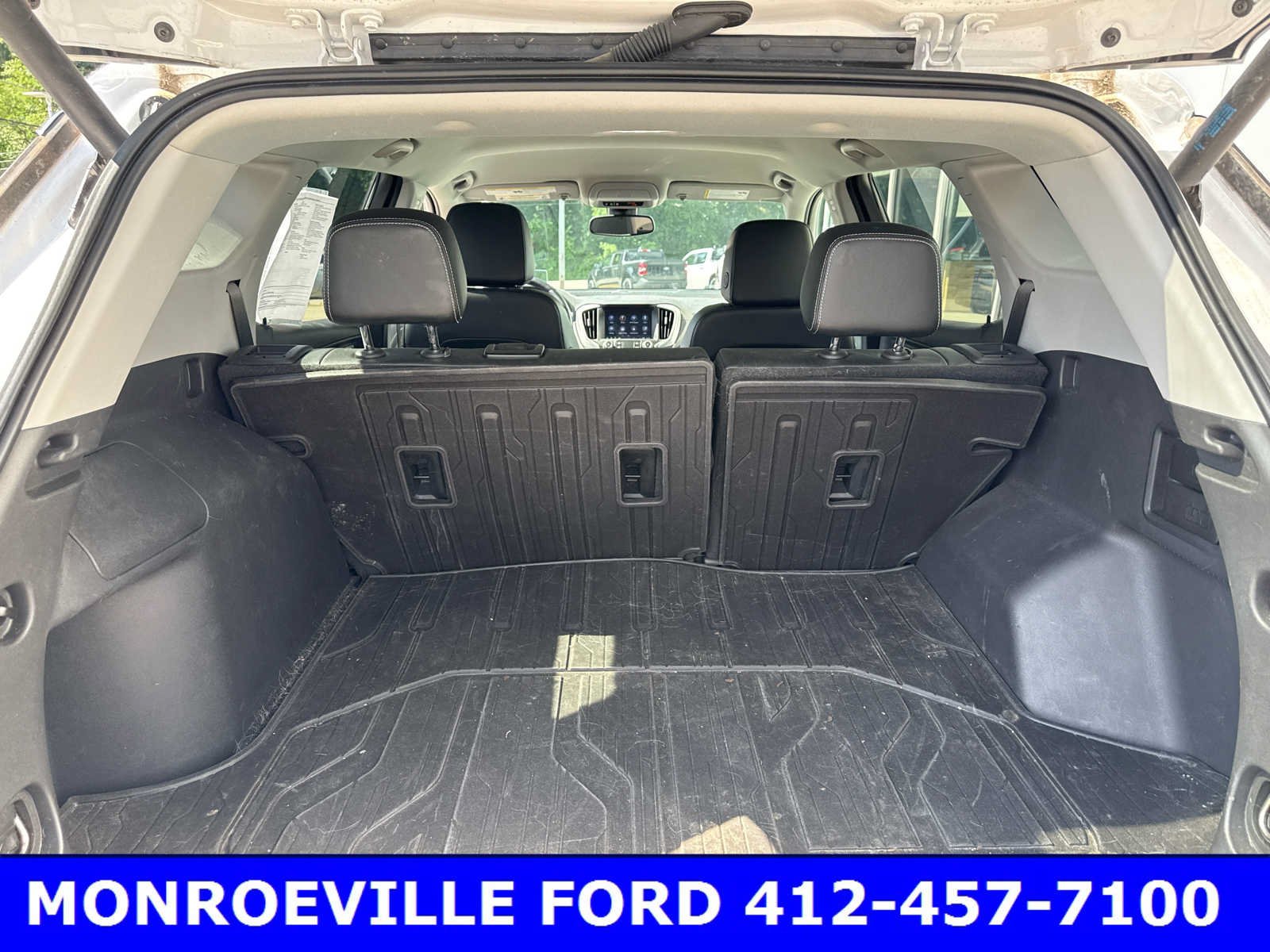 Used 2023 White Frost Tricoat GMC SLT image 15