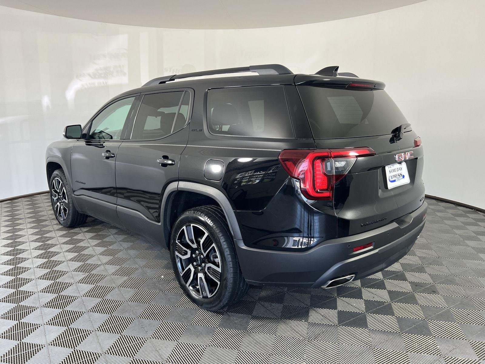 Used 2021 Ebony Twilight Metallic GMC SLE image 30