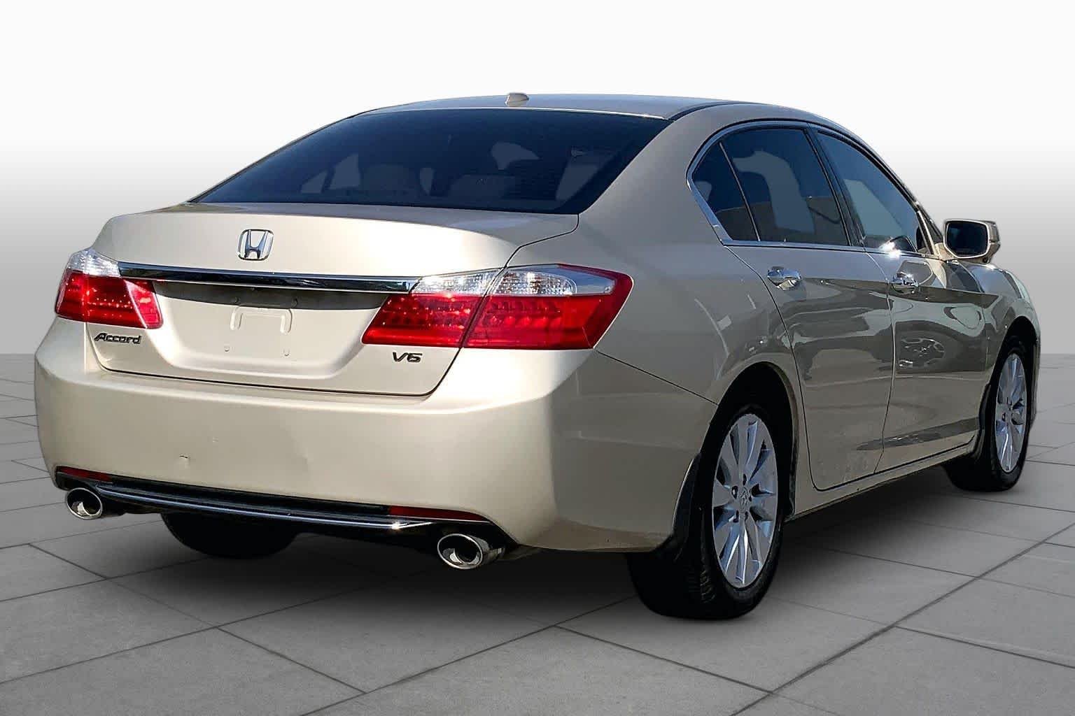 Used 2014 Alabaster Silver Metallic Honda EX-L image 10