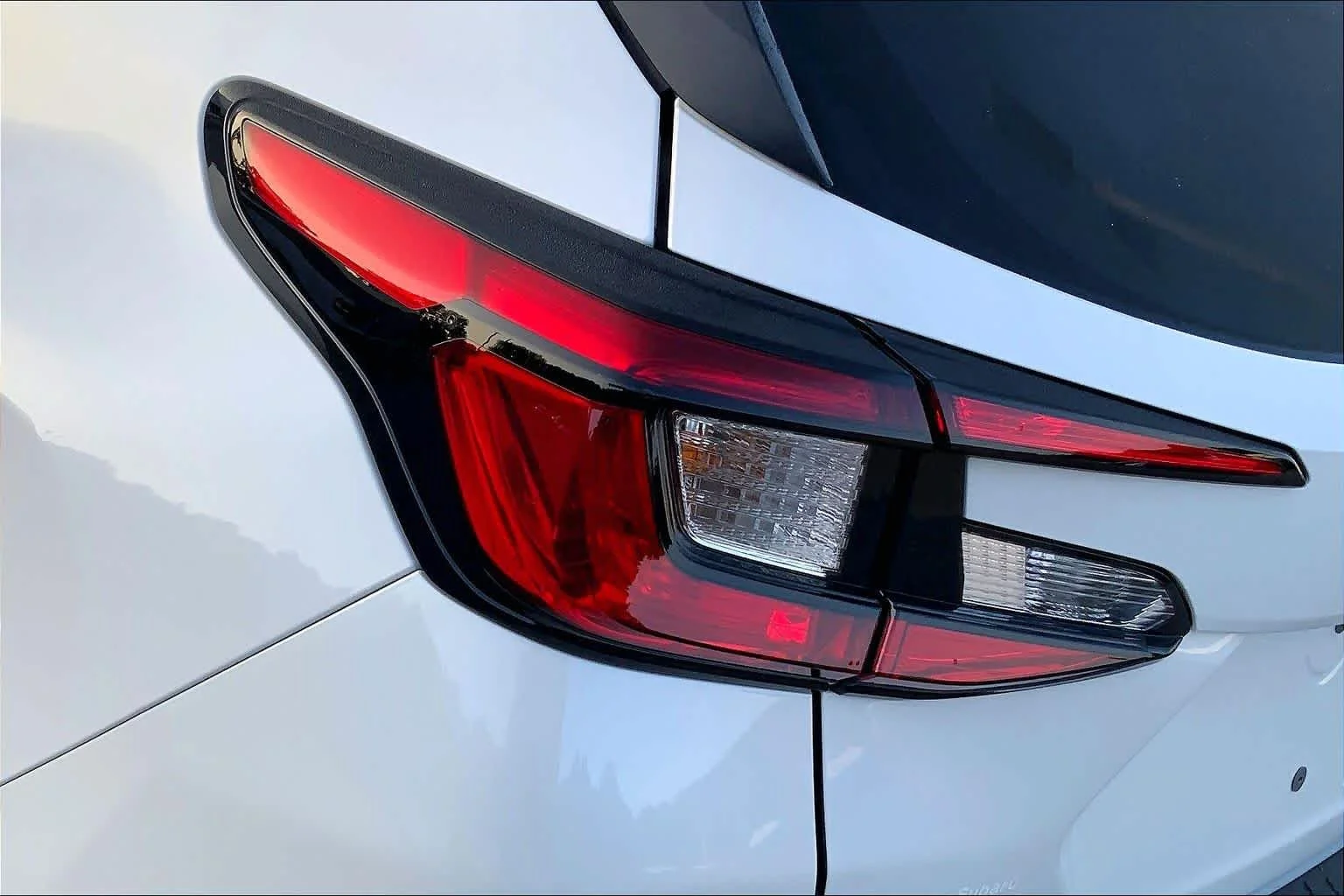 Used 2025 W3P/Crystal Whi Subaru Limited image 27