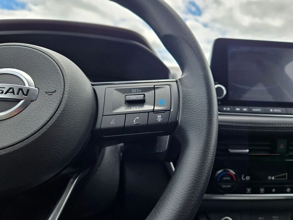Used 2021 Blue Nissan SV image 27