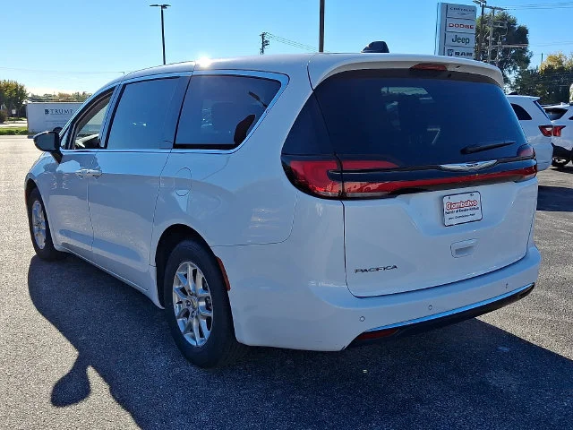 Used 2024 White Chrysler Touring L image 5