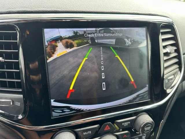 Used 2020  Jeep Altitude image 20