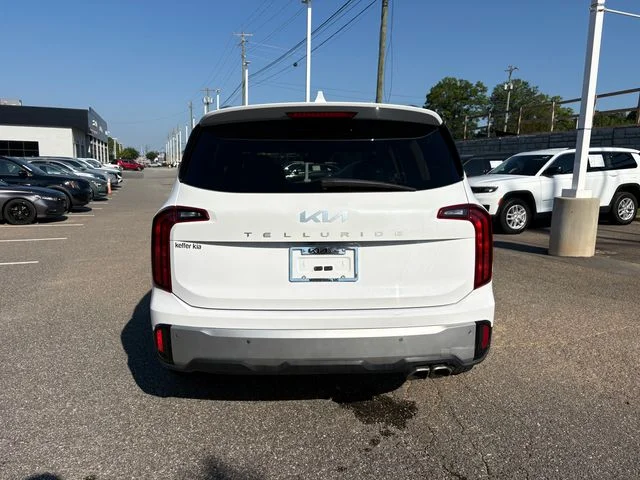 Certified Used 2024 White Pearl Kia S image 5