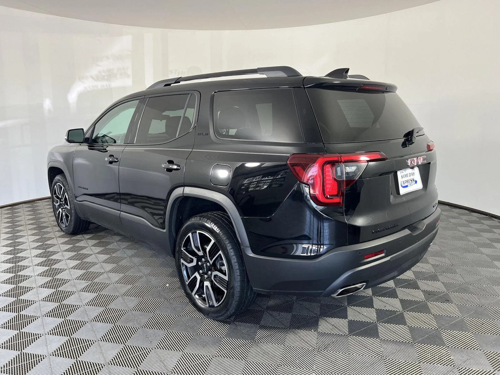 Used 2021 EBONY TWILIGHT METALLIC GMC SLE image 30