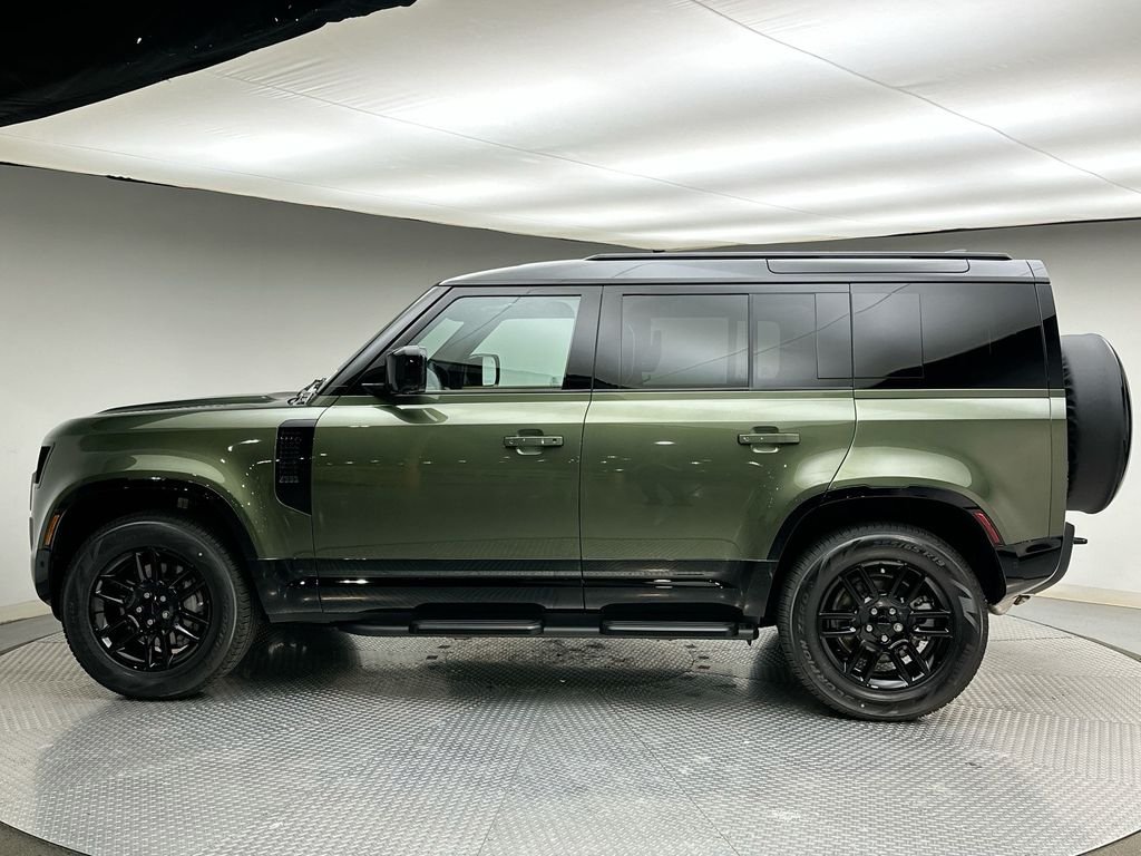 New 2026 Woolstone Green Land Rover X-Dynamic SE image 10