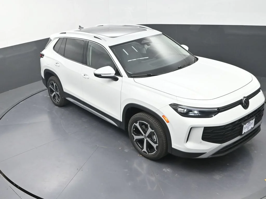 2026 Volkswagen Tiguan SE - Photo 14