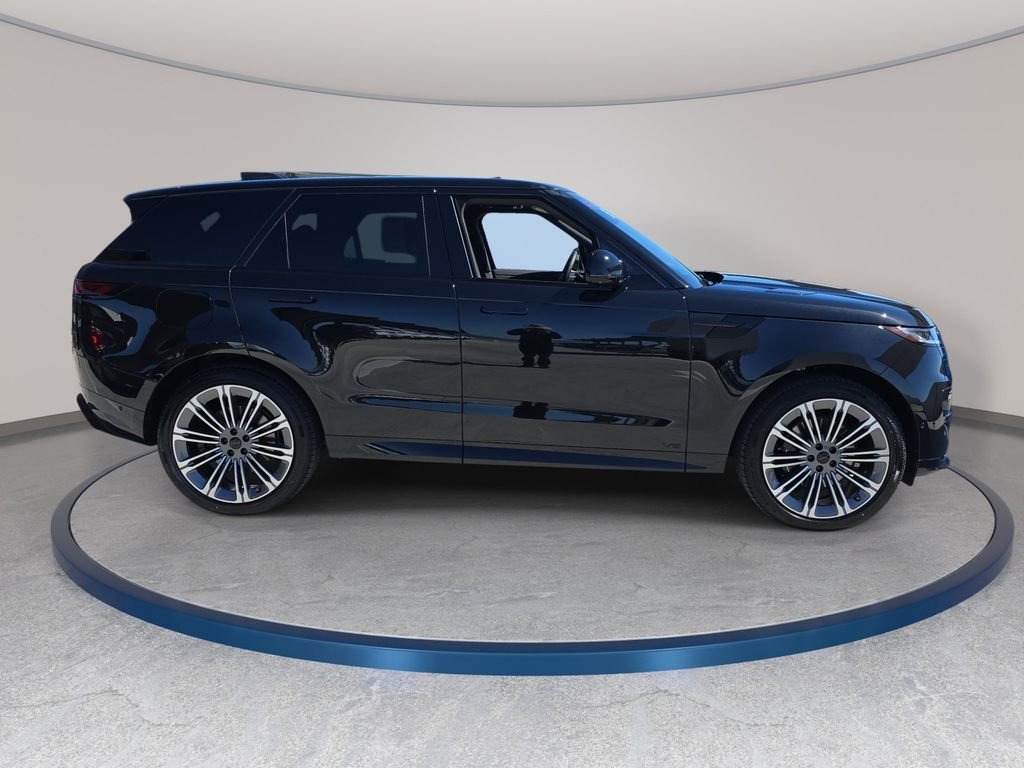 New 2026 Santorini Black Land Rover Dynamic SE image 4