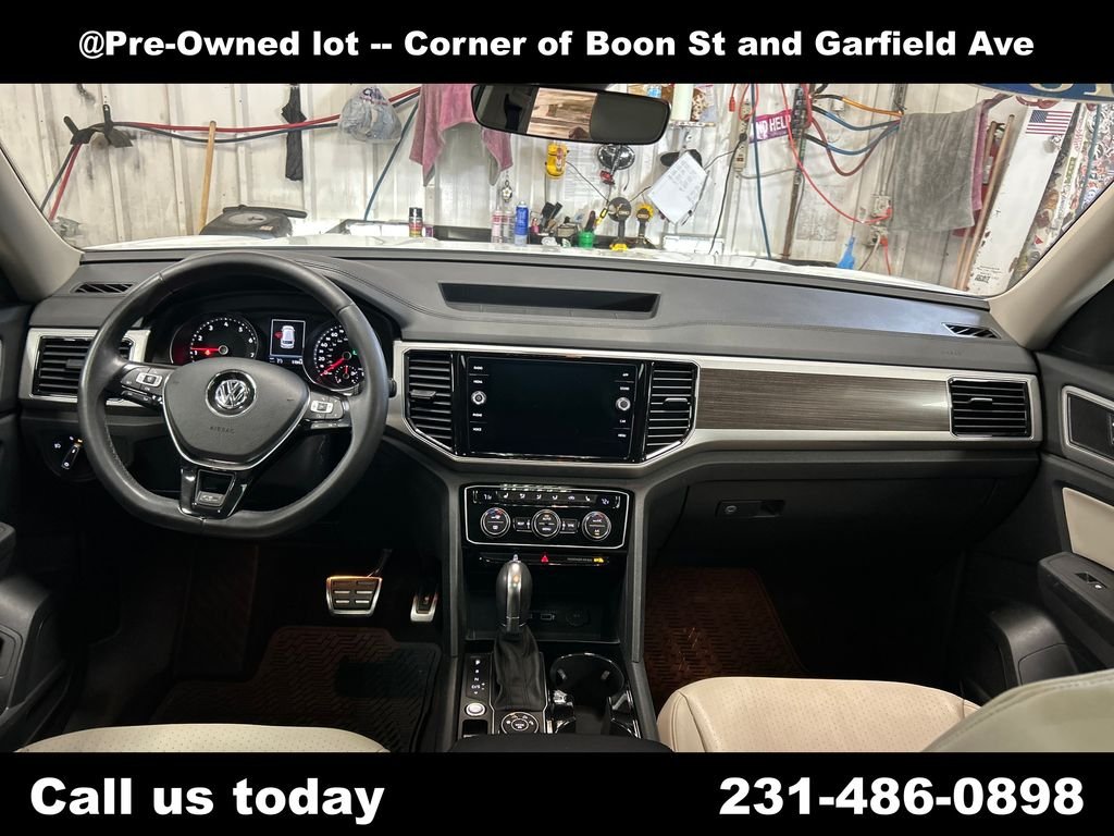 Used 2018 White Volkswagen SEL image 18